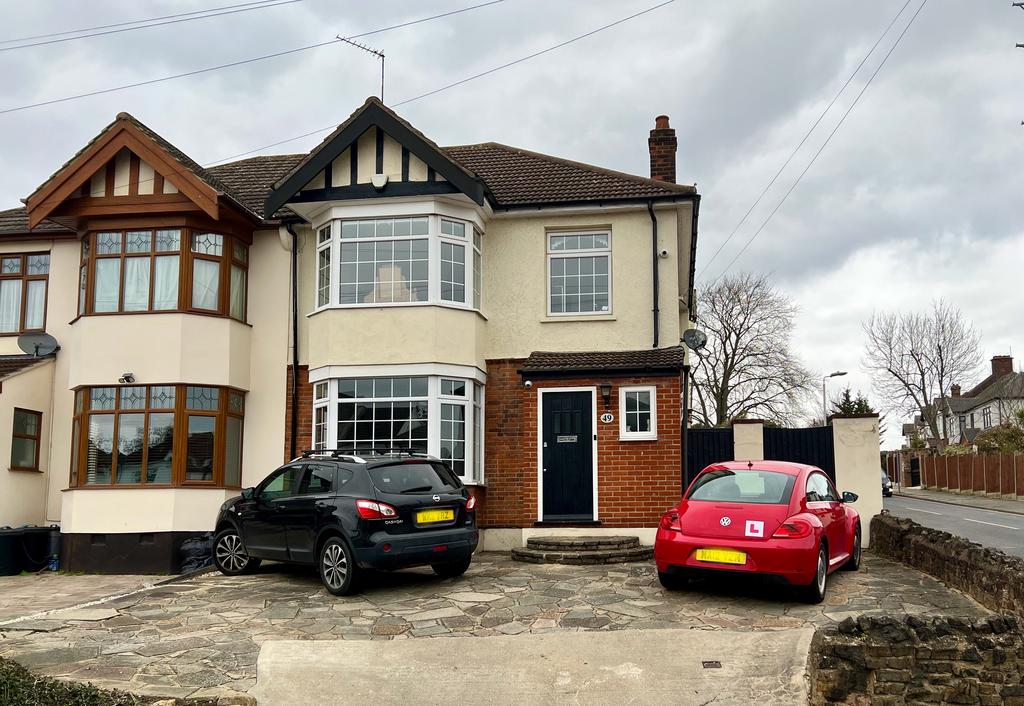 Deyncourt Gardens, Upminster RM14 4 bed semidetached house for sale