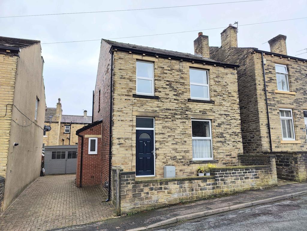 James Street, Brighouse HD6 3 bed detached house £220,000