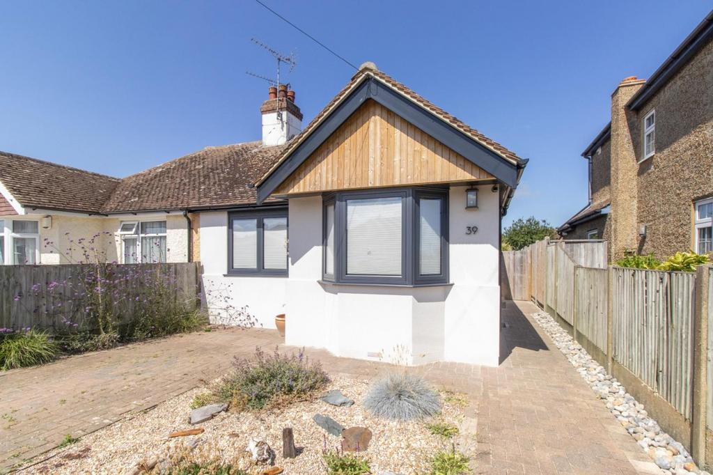 Russell Drive, Whitstable, CT5 2 bed semidetached bungalow for sale