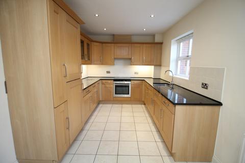 4 bedroom terraced house to rent, St. Marys Fields, Colchester, CO3