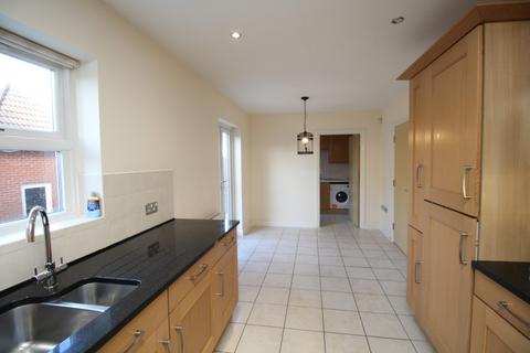 4 bedroom terraced house to rent, St. Marys Fields, Colchester, CO3