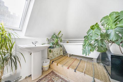Flat B, Tehidy Carholme Road, London, SE23 2HT
