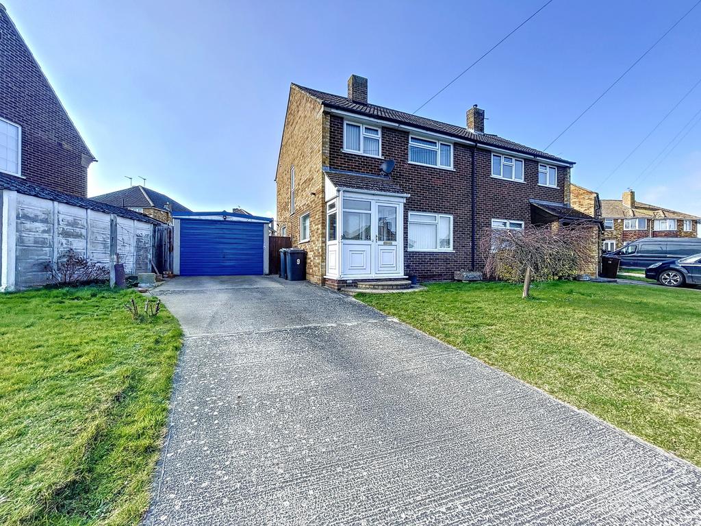 Orchard Way, Snodland, ME6 3 bed semidetached house for sale £390,000