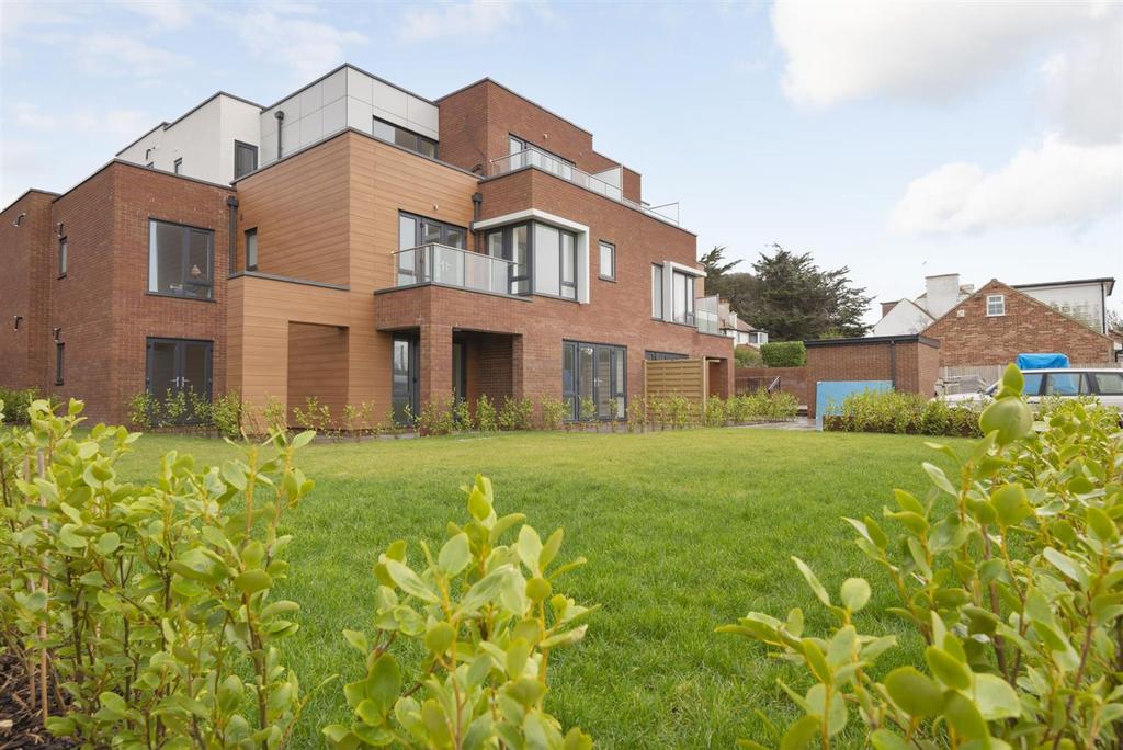 91 Kingsgate Avenue, Broadstairs, CT10 2 bed flat for sale £405,000