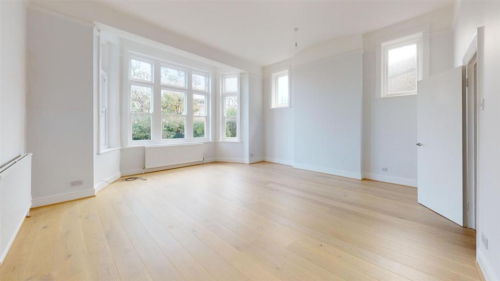 Eastern Esplanade, Lynton Court Mansions, CT9 2 bed flat for sale £
