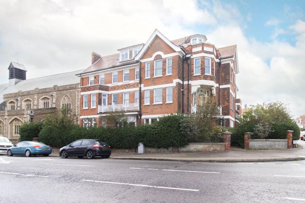 Eastern Esplanade, Lynton Court Mansions, CT9 2 bed flat for sale £
