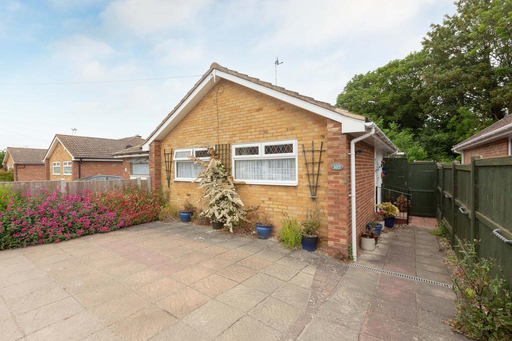 Park Lane, Birchington, CT7 2 bed semi-detached bungalow for sale - £ ...