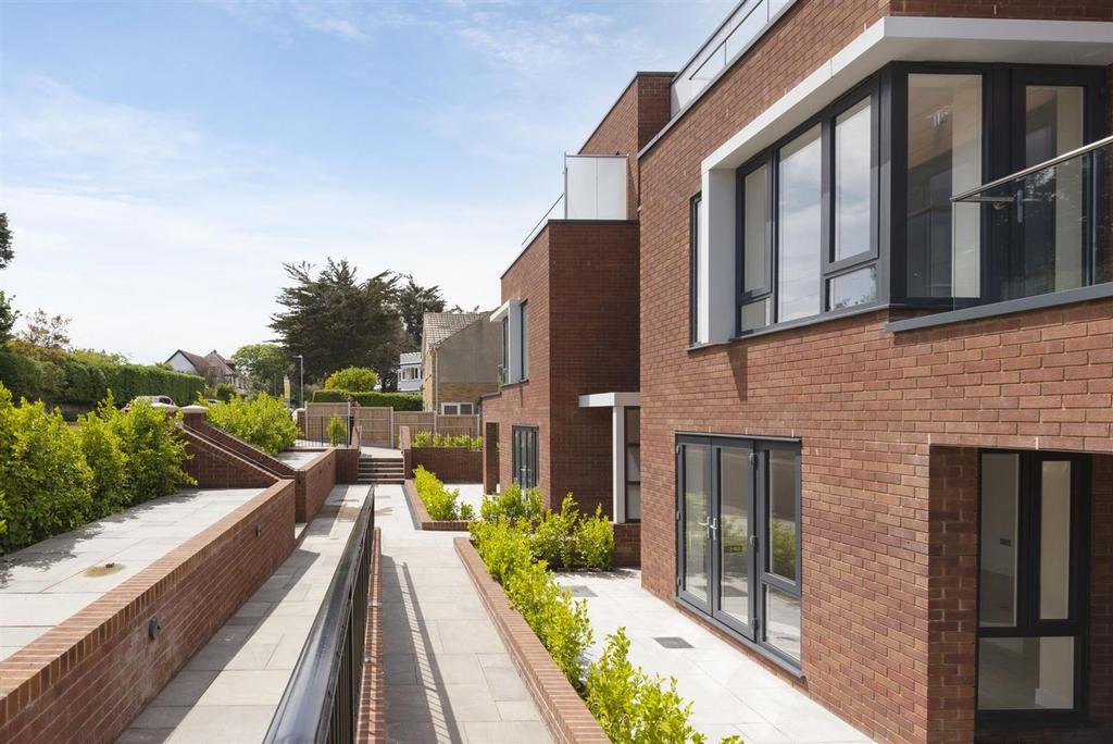 91 Kingsgate Avenue, Broadstairs, CT10 2 bed flat for sale £370,000