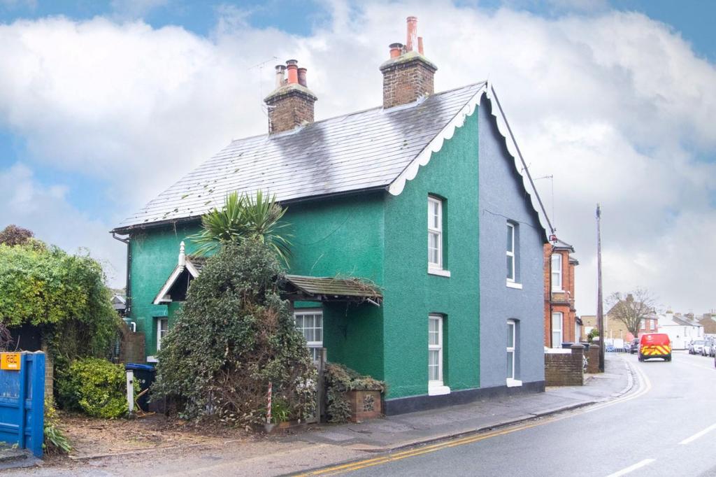 Albion Road, Broadstairs, CT10 2 bed semidetached house £300,000