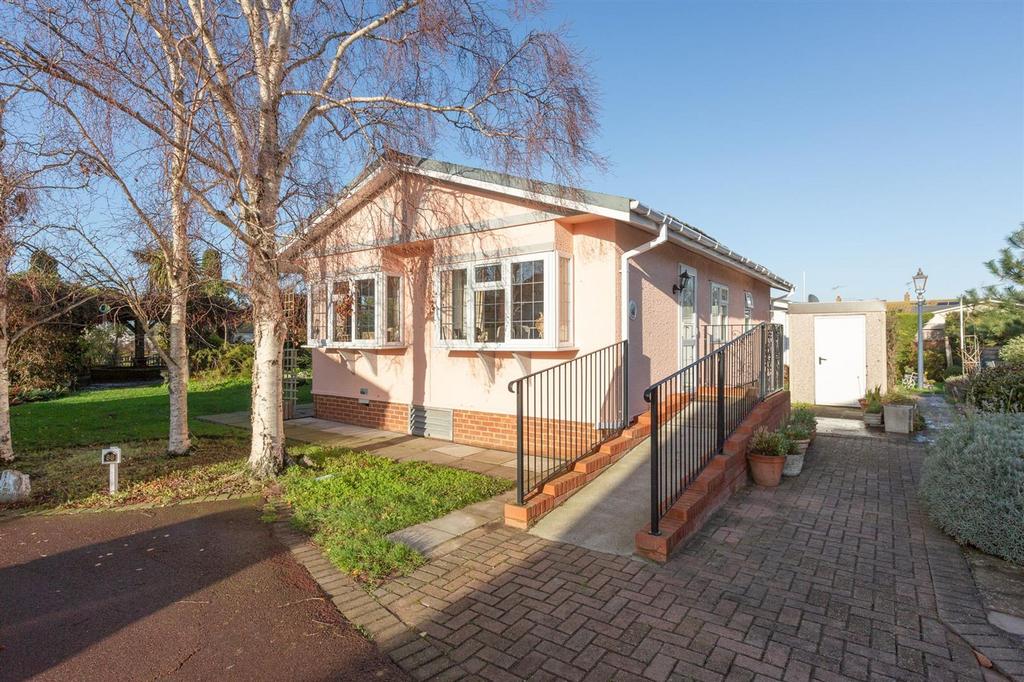 Canterbury Road, Birchington, CT7 2 bed park home £175,000