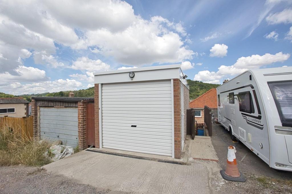 Farthingloe Road, Dover, CT17 3 bed semidetached house £270,000