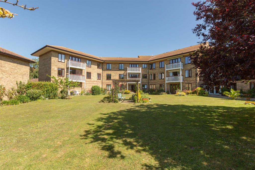 Lyell Road, Bierce Court, CT7 2 bed flat for sale £260,000
