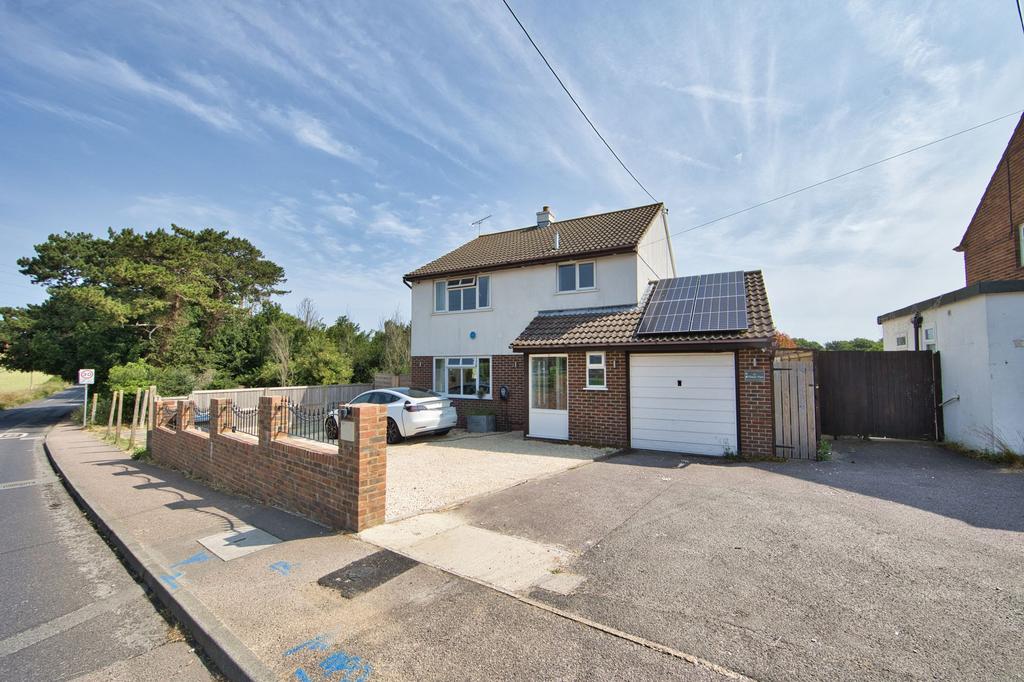 Adelaide Road, Eythorne, CT15 3 bed detached house for sale £425,000