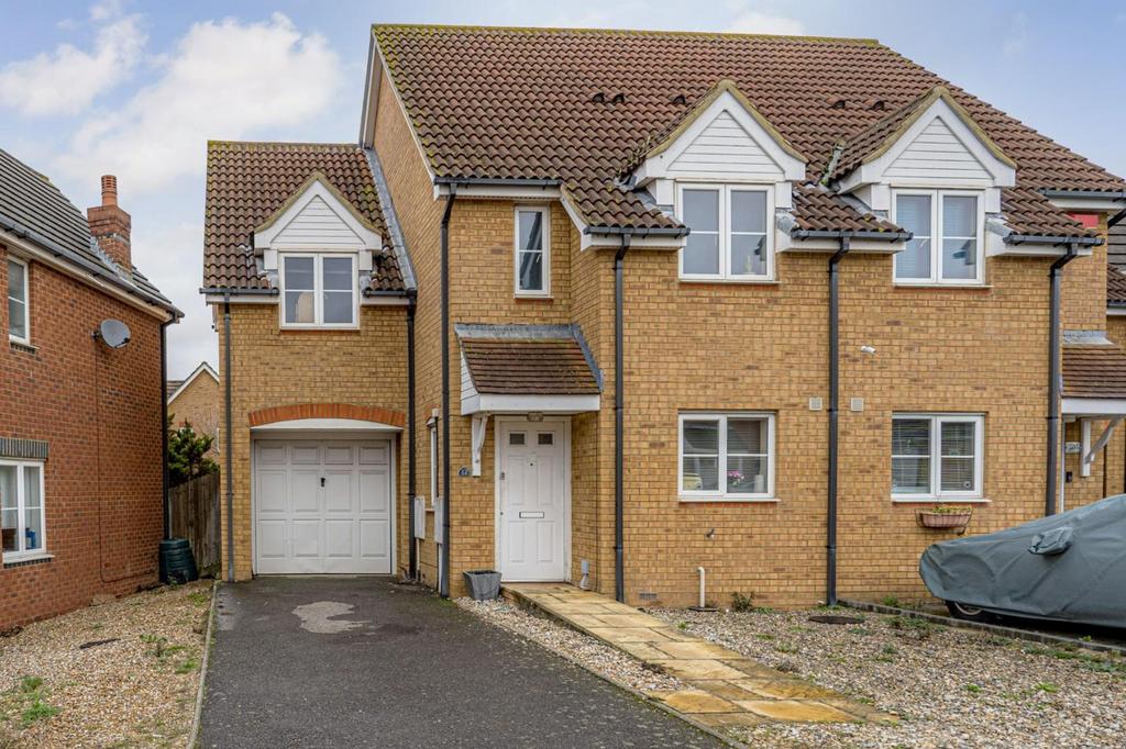 Thistle Drive, Whitstable, CT5 3 bed semidetached house £350,000