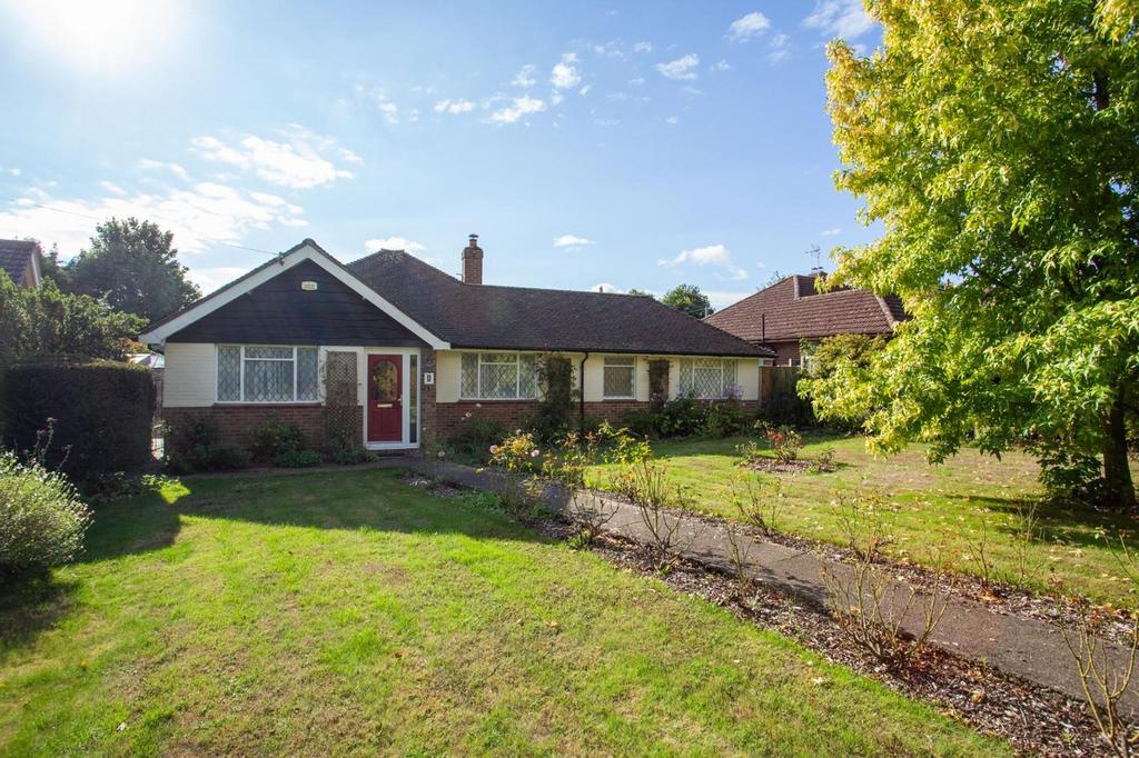 Abbots Barton Walk, Canterbury, CT1 3 bed detached bungalow £650,000