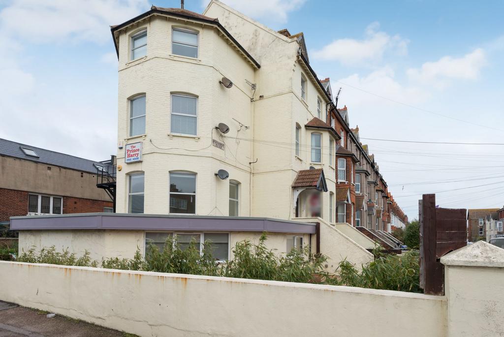 Penshurst Road, Ramsgate, CT11 2 bed flat £175,000