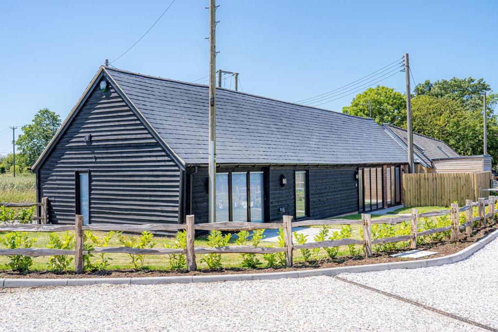 Dambridge Farm Road, Wingham, CT3 3 bed property for sale £500,000