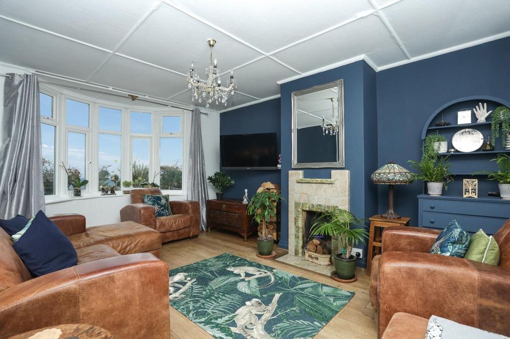 Sandwich Road, Cliffsend, CT12 5 bed detached house £799,995
