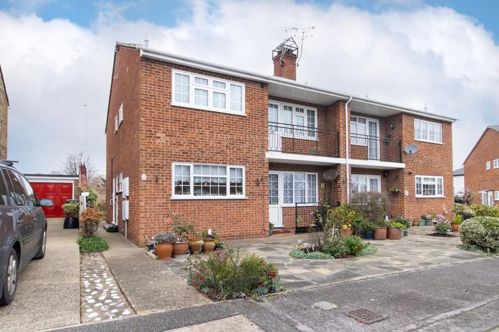 Weatherly Drive, Broadstairs, CT10 2 bed apartment for sale £172,500