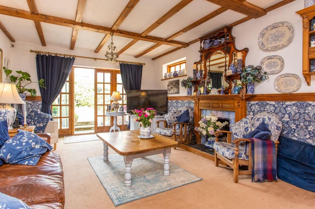 Monkton Road, Minster, CT12 6 bed detached house for sale £675,000