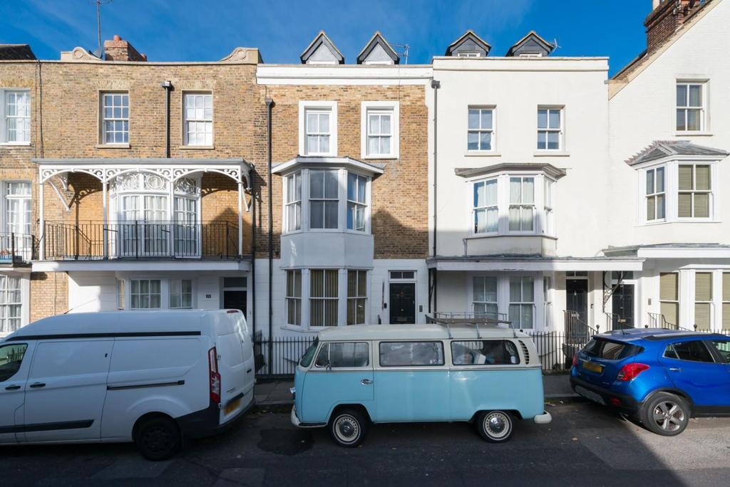 Bellevue Road, Ramsgate, CT11 2 bed flat £220,000