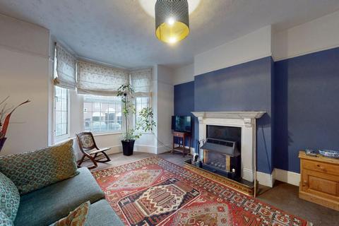 3 bedroom end of terrace house for sale - Folkestone Road, Dover, CT17