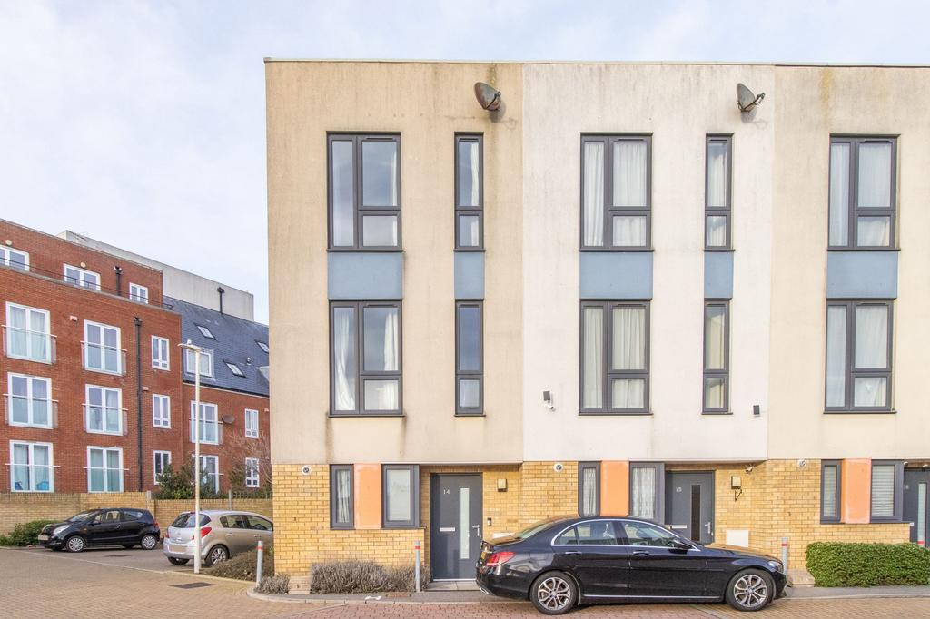 Sandhurst Place, Margate, CT9 3 bed property for sale £295,000