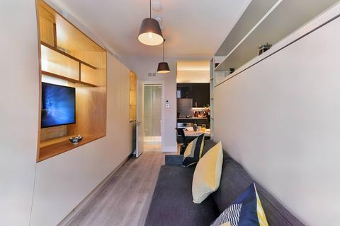 Studio to rent, 25 Linden Gardens, London W2