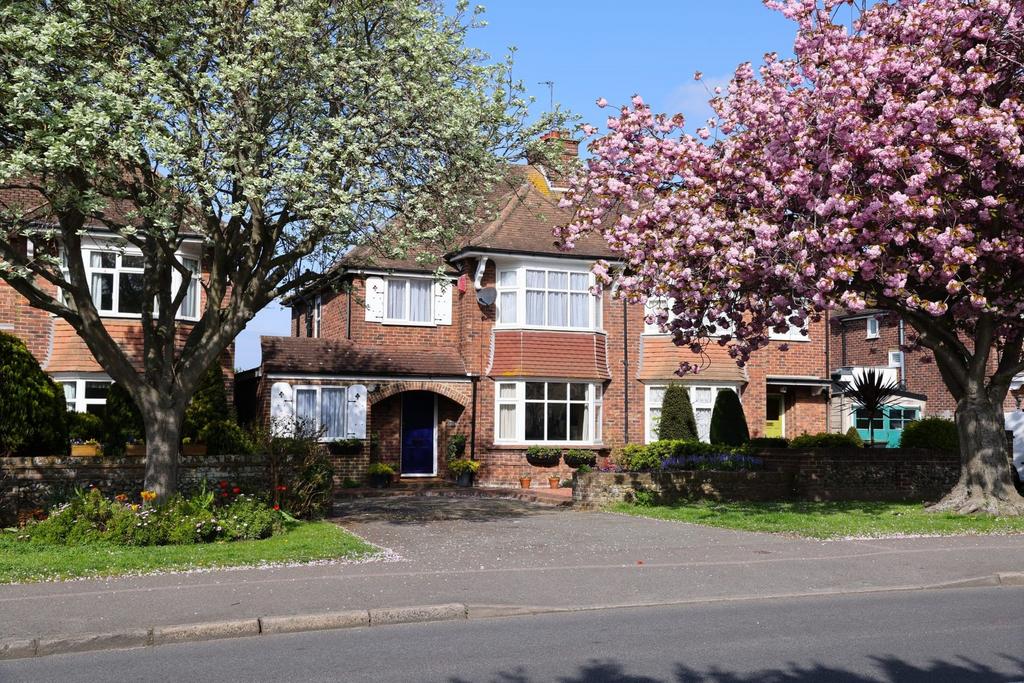 Ramsgate Road, Broadstairs, CT10 4 bed semidetached house for sale £