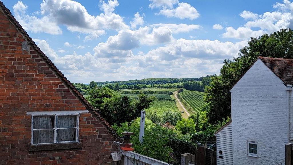 Church Hill, Harbledown, CT2 4 bed end of terrace house for sale £500,000