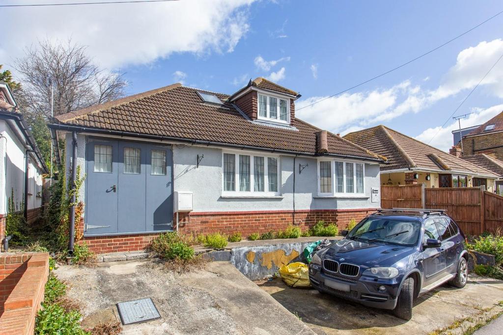 Bradstow Way, Broadstairs, CT10 5 bed chalet £615,000
