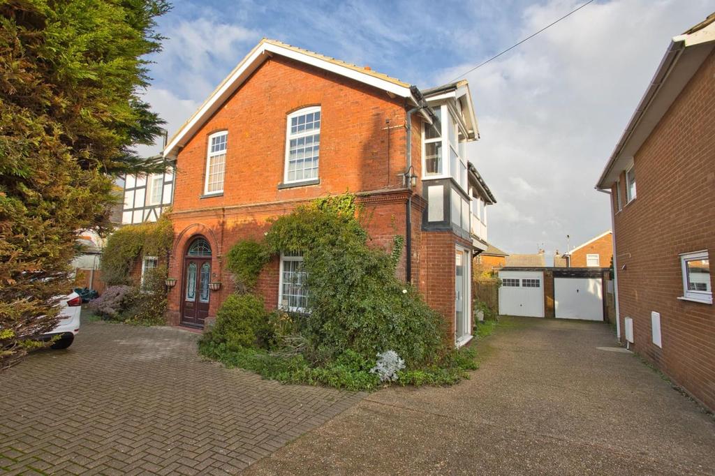 St. Richards Road, Deal, CT14 4 bed detached house for sale £499,950