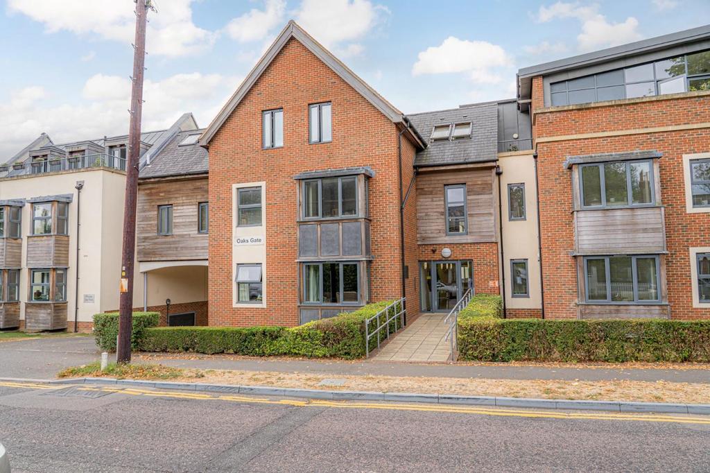 Oaks Road, Oaks Gate Oaks Road, TN30 2 bed flat for sale £275,000