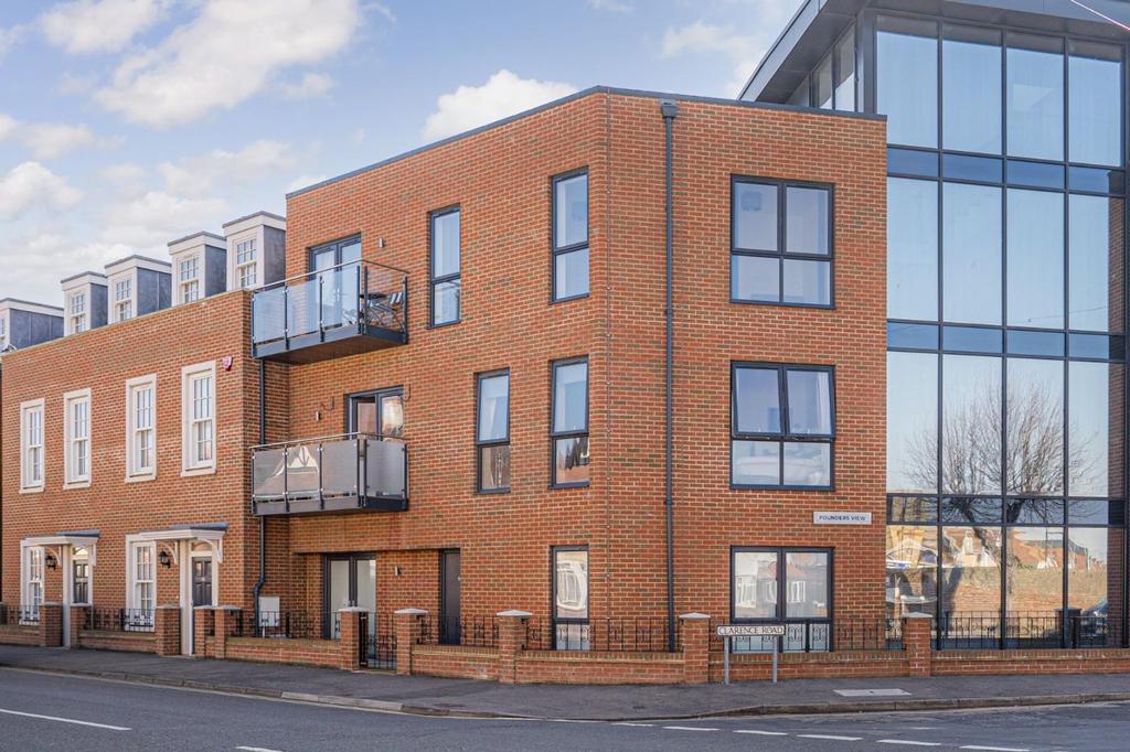 Clarence Road, Herne Bay, CT6 2 bed apartment £250,000
