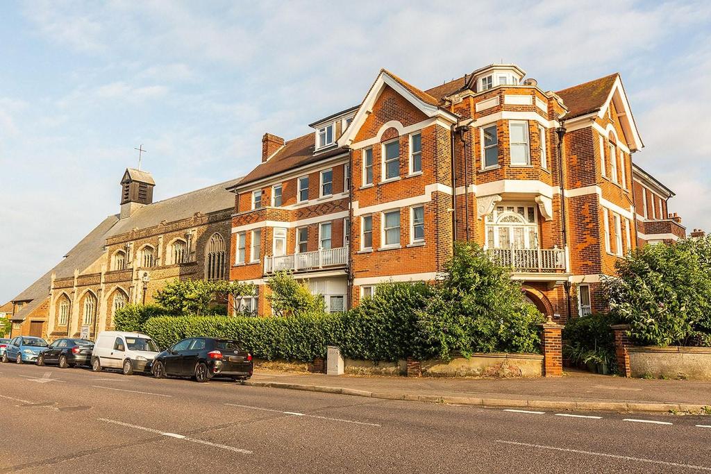 Eastern Esplanade, Lynton Court Mansions, CT9 2 bed flat £200,000
