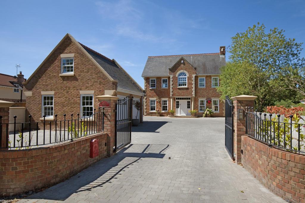 Castledon Road, Wickford 4 bed detached house £1,200,000