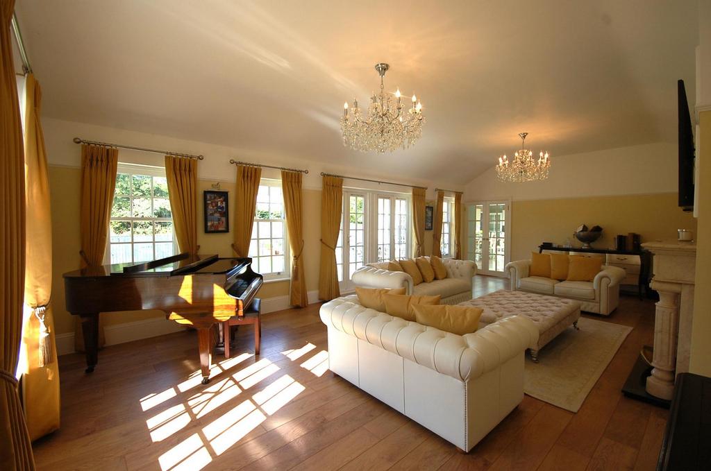 Castledon Road, Wickford 4 bed detached house £1,200,000