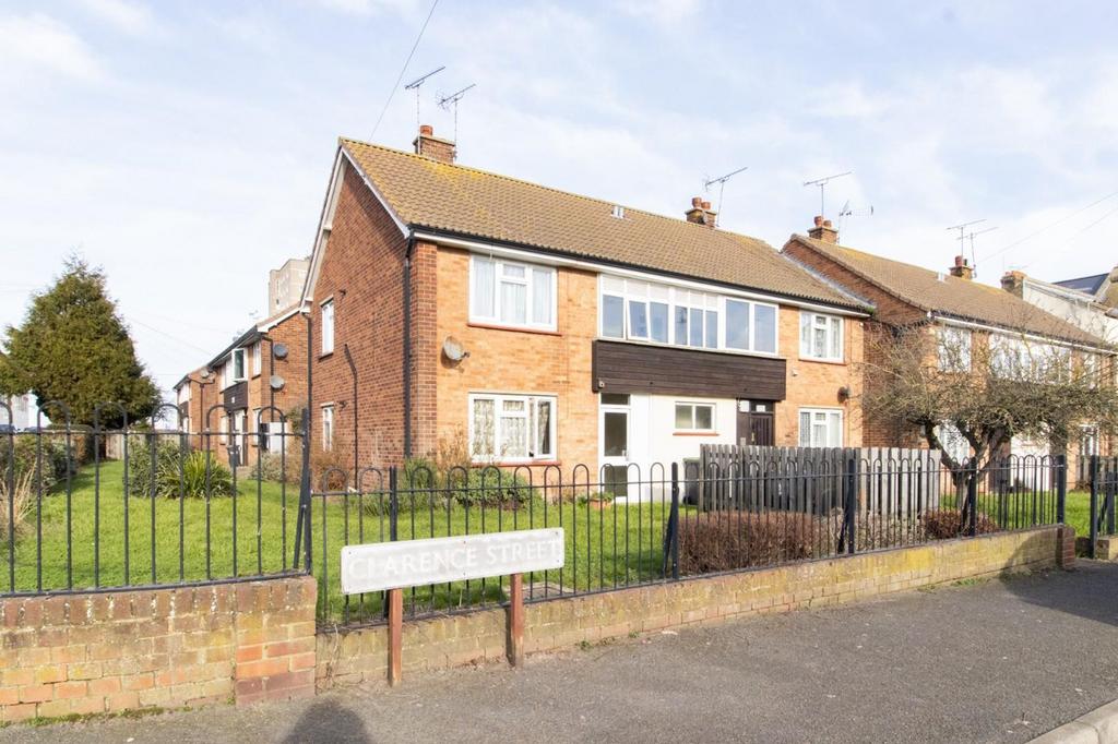 Clarence Street, Herne Bay, CT6 1 bed flat £125,000