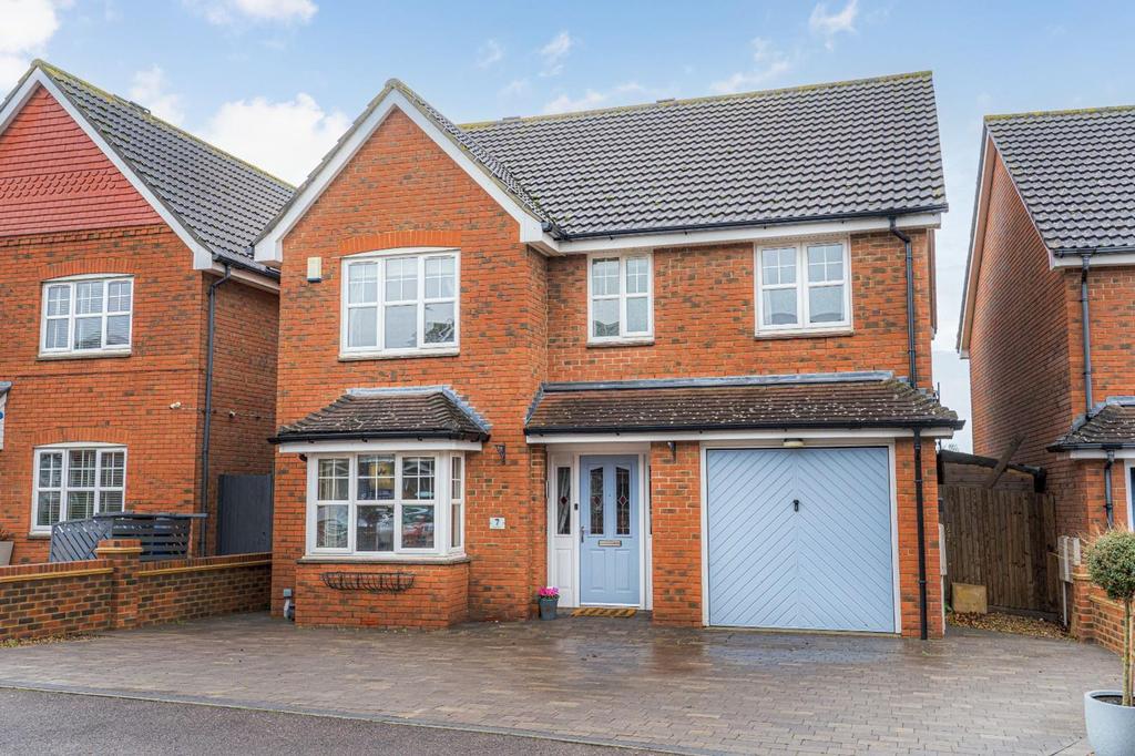 Hilton Close, Faversham, ME13 4 bed detached house for sale £575,000