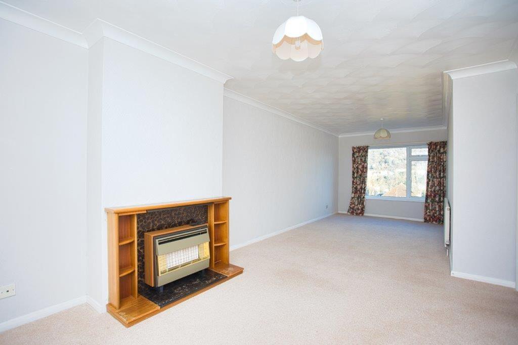 14 Orchard Close Lounge 2.jpg