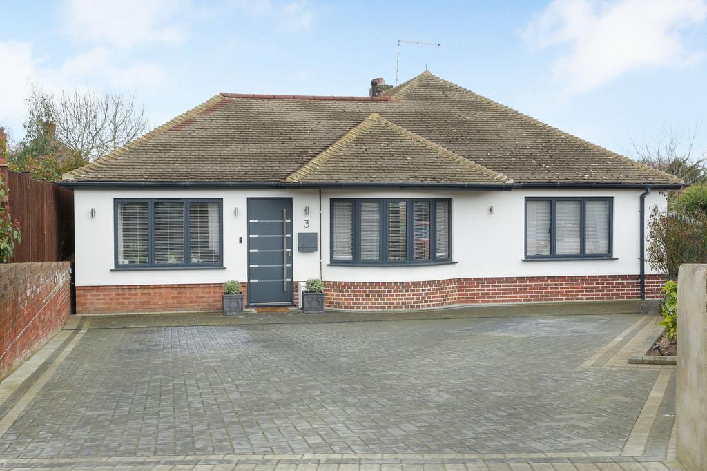 Harmsworth Gardens, Broadstairs, CT10 4 bed detached bungalow £795,000