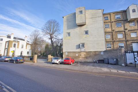 2 bedroom flat for sale - London Road, Timber Section London Road, CT17