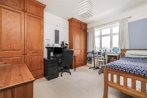 25 Charminster Avenue, London, SW19 3EL
