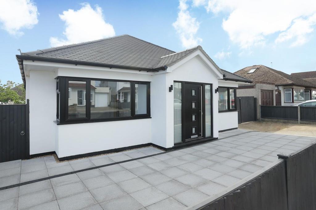 Linden Avenue, Herne Bay, CT6 3 bed detached bungalow £525,000