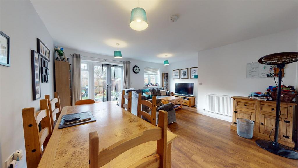Westbrook Drive, Folkestone, CT20 3 bed semidetached house £350,000