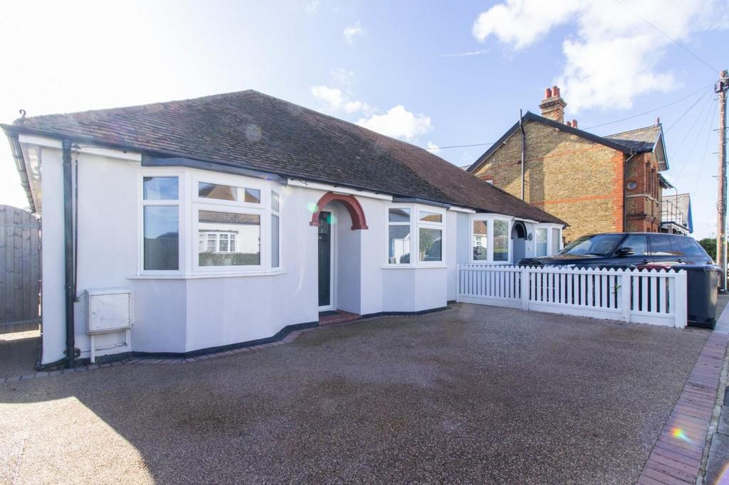 West Cliff Drive, Herne Bay, CT6 3 bed semidetached bungalow £450,000