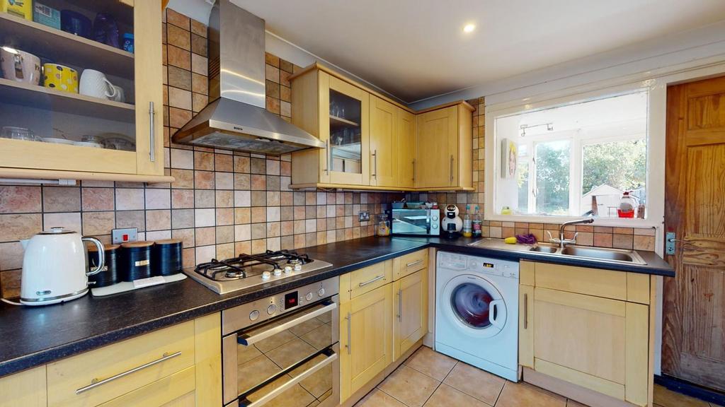 Gilchrist Avenue, Herne Bay, CT6 3 bed terraced house £300,000