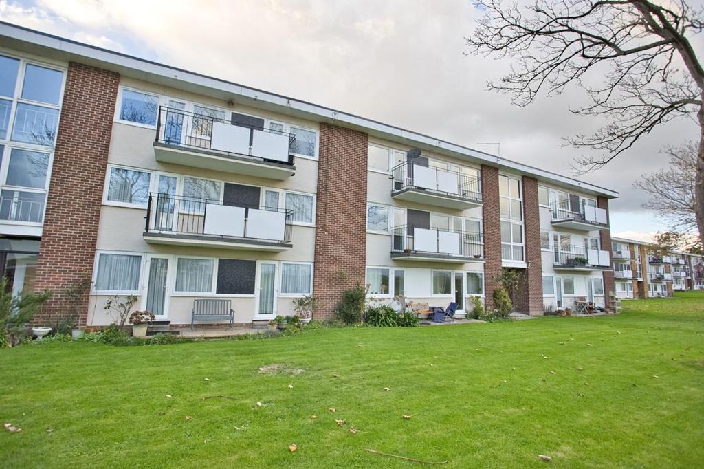 Lord Warden Avenue, Walmer, CT14 2 bed property £250,000
