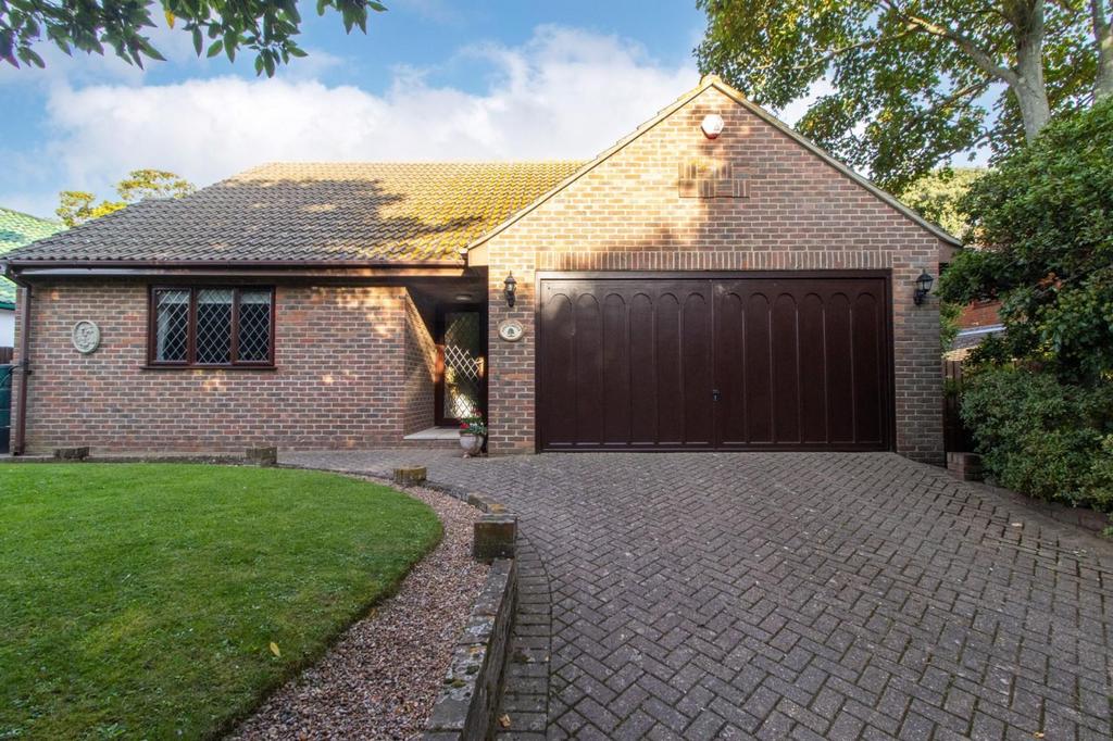 Woodland Way, Broadstairs, CT10 2 bed detached bungalow £550,000