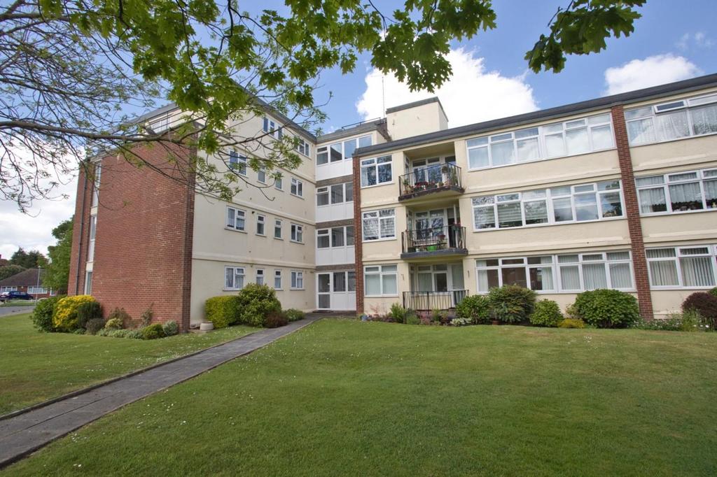 Lord Warden Avenue, Walmer, CT14 3 bed property £250,000